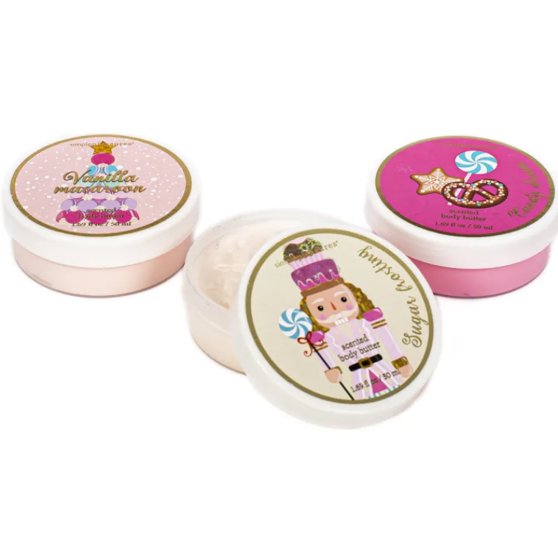 lahjapakkaus-simple-pleasures-Epdzavam-0.webp Simple Pleasures Kosmetiikkalahjapakkaukset^Lahjapakkaus 3 X 50 Ml Vartalovoide